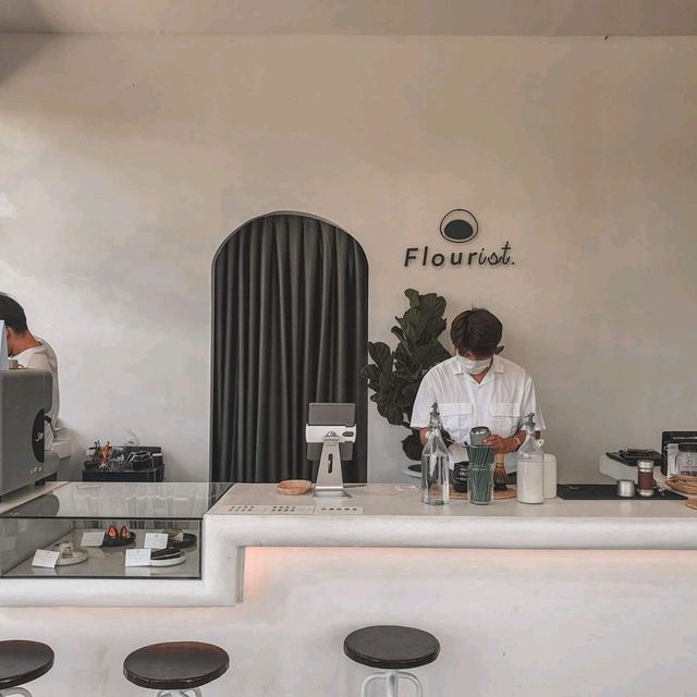 Flourist Bakehouse คาเฟ่มินิมอล สามโคก ปทุมธานี