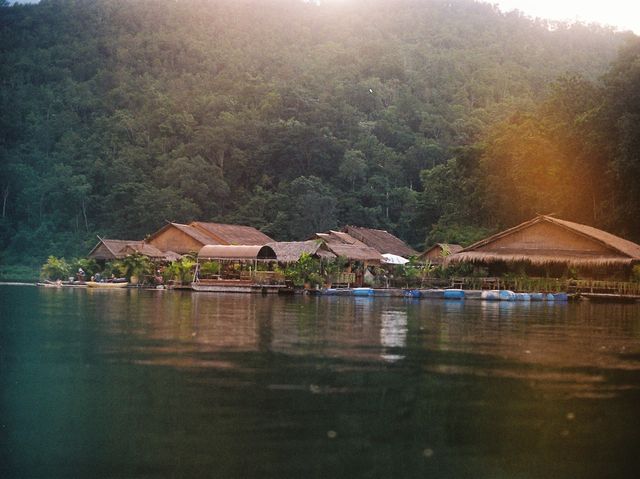 Sweet home floating house 