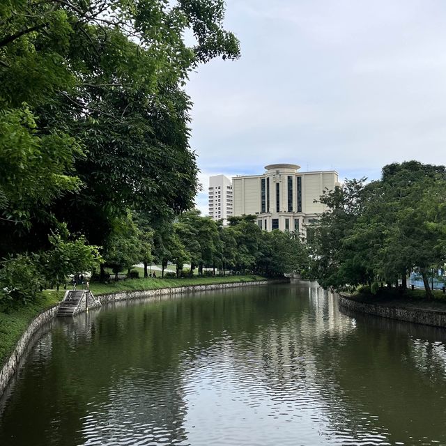 clean and great park with a green view along the river!! 