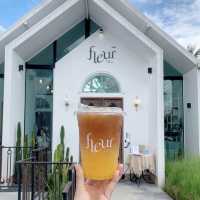 คาเฟ่ในสวนสไตล์อังกฤษ fleur cafe & eatery 