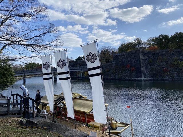 『大阪城御座船』で大阪城のお堀をクルーズ。