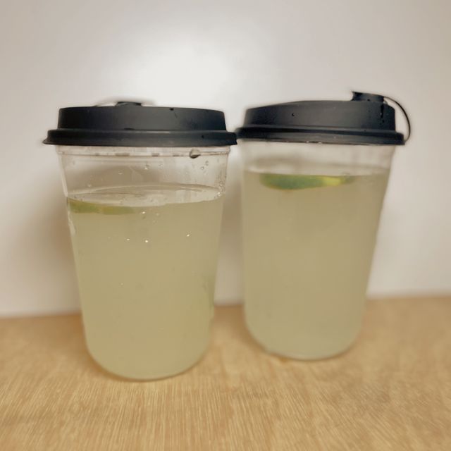 《 喂 ! 有 人 圍 住 餵 你 食 飯 好 威 水 》