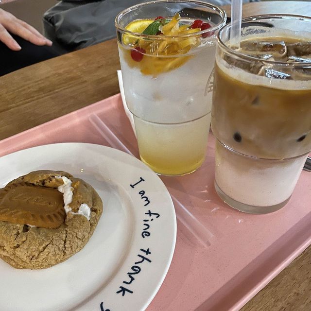 강남역 카페, 하이퍼피레드