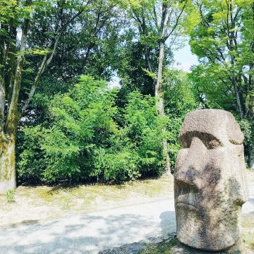 モアイ像とストーンサークル | Trip.com 伊丹
