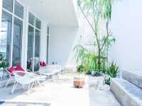 คาเฟ่สไตล์มินิมอลสีขาวพิกัดบางนา