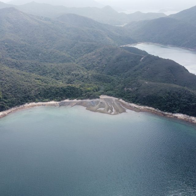 大自然奇觀，巨型摺曲洗衫板岩層