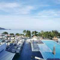 Cool rooftop pool in Phuket! 🏊‍♂️ 🌅🍹