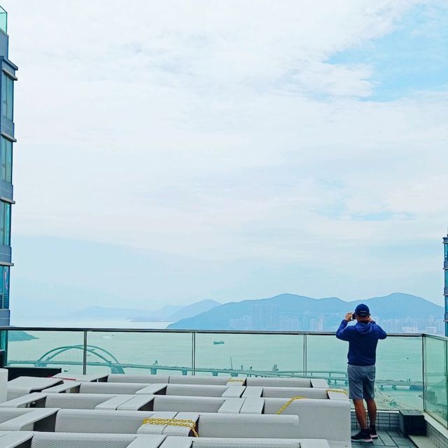 四十七樓頂樓 , 睥視全東九龍西餐廳 , 嘆午餐！