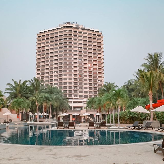 โรงแรมติดริมหาดชะอำ  𝗡𝗼𝘃𝗼𝘁𝗲𝗹 𝗛𝘂𝗮 𝗵𝗶𝗻 