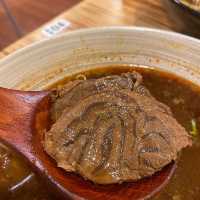 ［桃園/中壢］ 集英會牛肉麵館🐮｜中原夜市美食 超軟嫩牛肉 牛肉湯超好喝🤤 