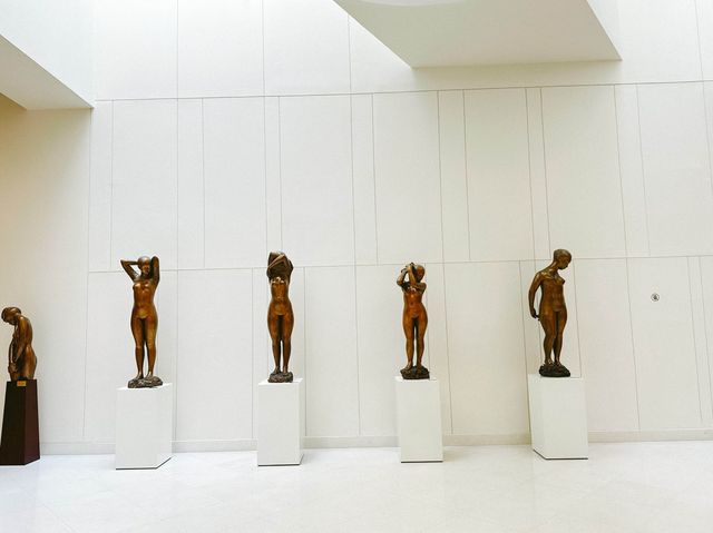 ไปถ่ายรูป เสพงานศิลป์กันที่ •MOCA Museum• 🎨🖼️
