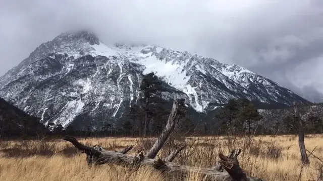 Hiking in Ganheba Valley 