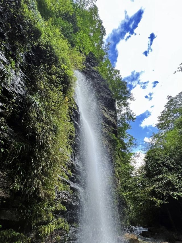 Guizhou Longli, the blue tears in the mountains. Do you think it's beautiful? ⛰️