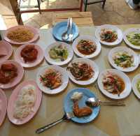 ร้านยำลำละซาว จานละ 20 บาท