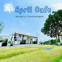 คาเฟ่ริมน้ำ