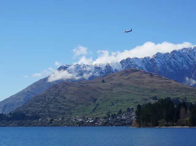 Plane spotting along the lake