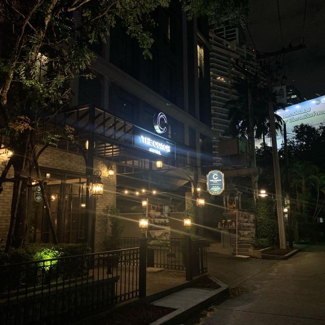 📍曼谷2022新酒店。The Coach Boutique Hotel Sukhumvit 14。