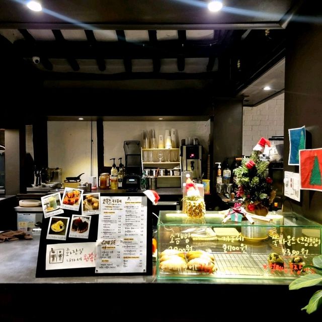 🎄크리스마스가 찾아온 성안길 한옥 감성 카페 코우즈