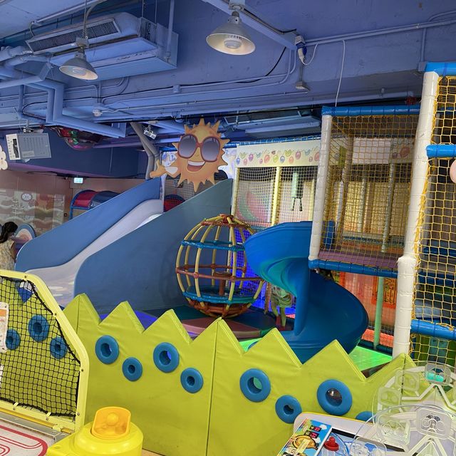 愉景新城冒險樂園+ 彈跳迷宮