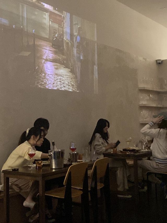 파리에 온듯한 와인바 🍷 
