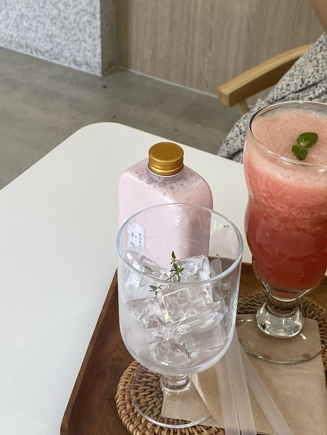 화이트 감성 카페 추천 🍨 