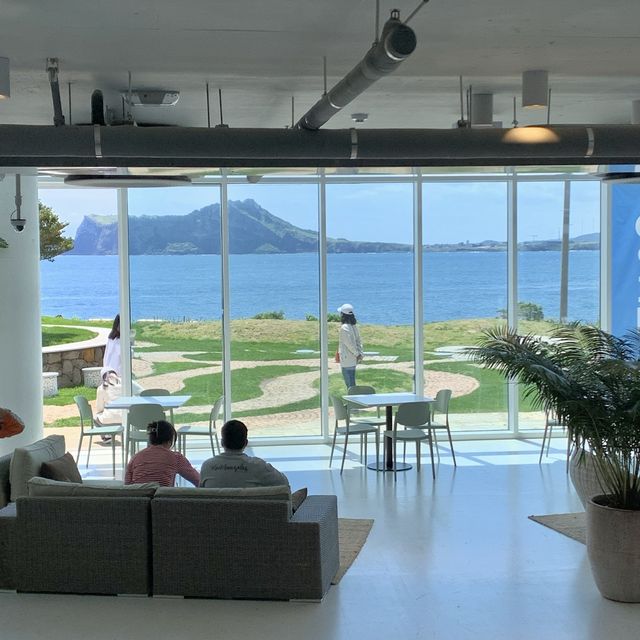 성산일출봉이 보이는 완벽한 오션뷰 카페, 훈데르트윈즈
