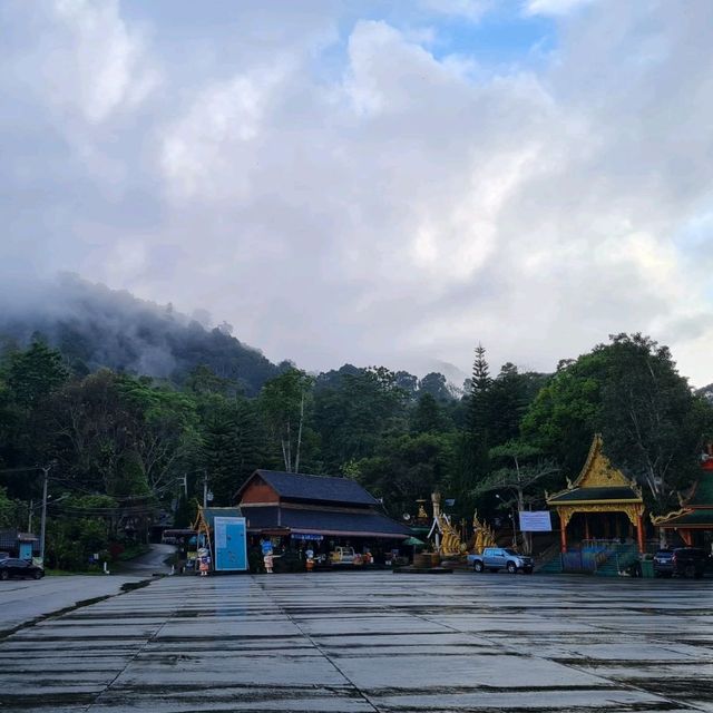 วัดพระพุทธบาทสี่รอย
