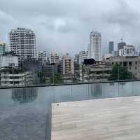 📍曼谷2022新酒店。The Coach Boutique Hotel Sukhumvit 14。