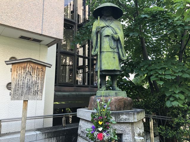 【京都】京都の中心！頂法寺(六角堂) の「へそ石」