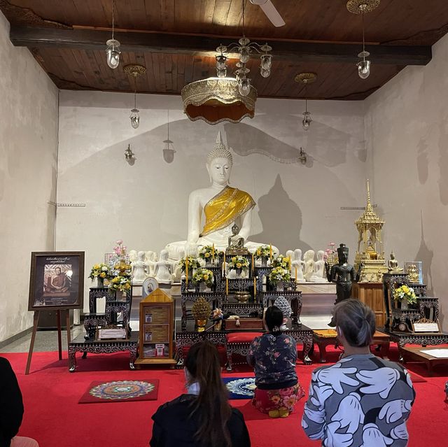 ทำบุญตักบาตรวันแม่ที่วัดตระพังทอง สุโขทัย