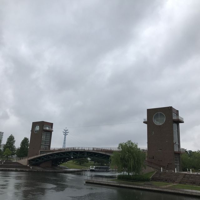 ☕️ 坐在最美的星巴克看富岩運河歷史 — 富岩運河環水公園