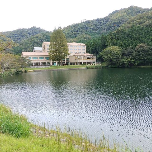兵庫県！湖を眺めながら日帰り温泉を堪能