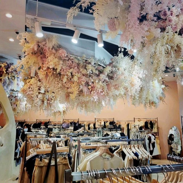 Shopping this fall at Plaza Singapura