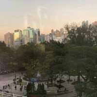 維多利亞公園旁，享用著名咖哩飯晚餐！