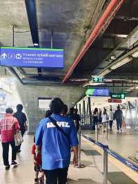 อิสระภาพ รถไฟฟ้า Mrt นักท่องเที่ยวแน่นมาก | กทม.