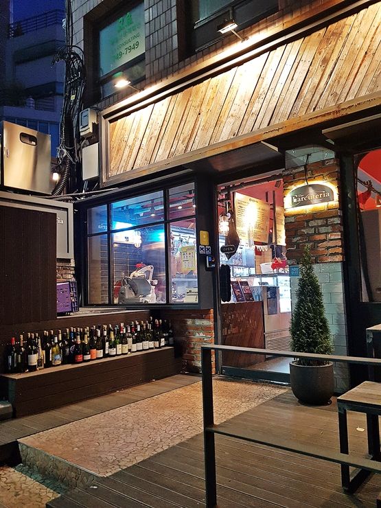 한남동 샤퀴테리아 와인바. 더 샤퀴테리아