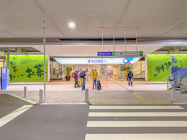 夜の神戸空港着陸