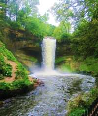 Beautiful Minnehaha Fall and Park