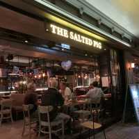 招牌德國鹹豬手｜The Salted Pig