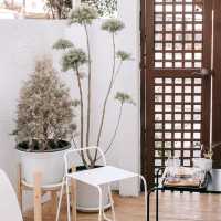 Human Cafe & Bar