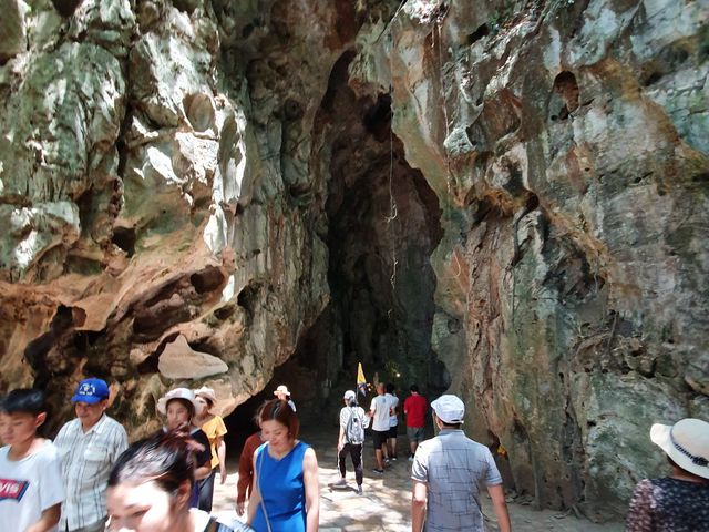 ภูเขาหินอ่อน ณ ดานัง The Marble Mountains