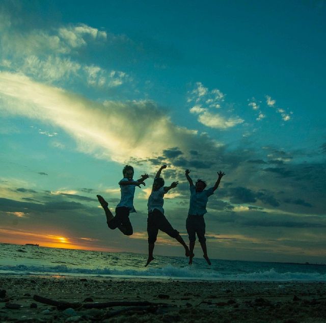 CHASING SUNSET @ELWOOD BEACH MELBOURNE