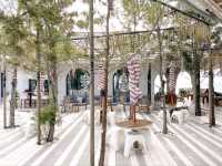 คาเฟ่ติดทะเล ที่พัทยา @ The Lunar Beach House Patt