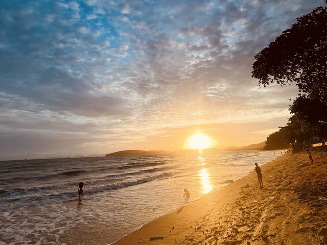 chill at ao nang ,Krabi in the evening 