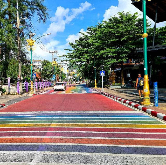ถนนสายรุ้ง ป่าตอง สวยๆ (ถนนเลียบชายหาด)