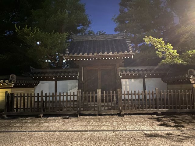 博多駅から歩いて行けます『博多千年門』