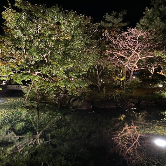 自家源泉の温泉櫓からの湯気も迫力！老舗温泉旅館の和モダンを堪能❤️