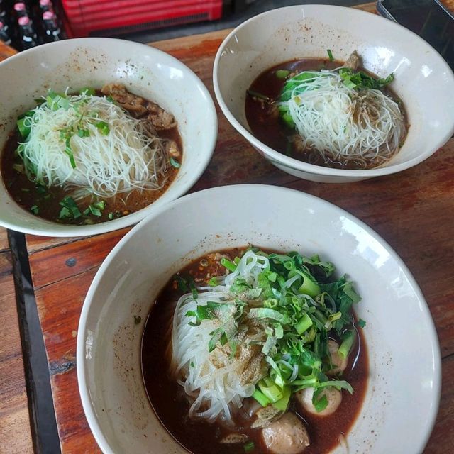 ร้าน ก๋วยเตี๋ยว ซอย 4