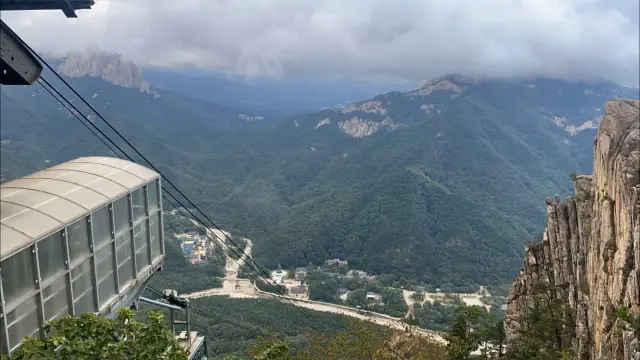 Cable car experience in Seoraksan Mountain