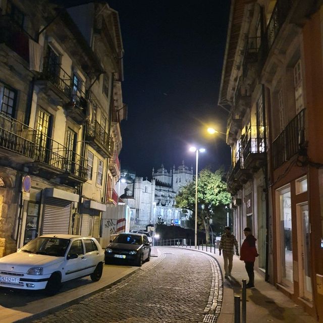 Sé do Porto at night